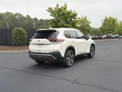 Pearl White Tricoat 2023 Nissan Rogue SL