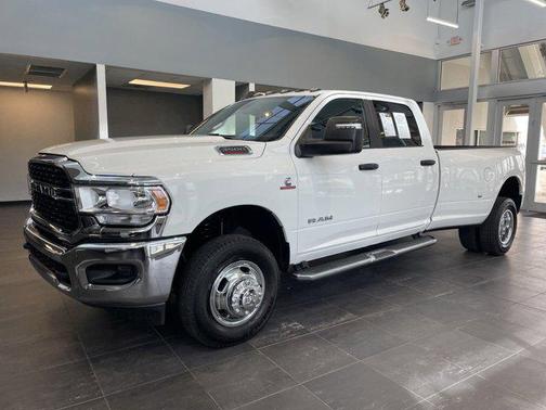 2024 RAM 3500 Big Horn Crew Cab 4x4 8' Box