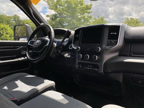 2024 RAM 3500 Big Horn Crew Cab 4x4 8' Box