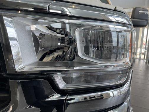 2024 RAM 3500 Big Horn Crew Cab 4x4 8' Box