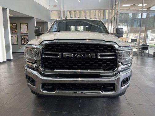2024 RAM 3500 Big Horn Crew Cab 4x4 8' Box