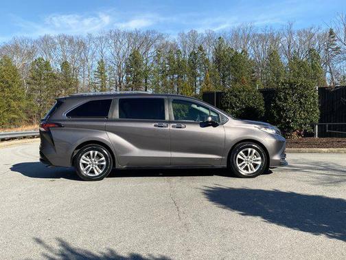 2021 Toyota Sienna Limited 7-Passenger