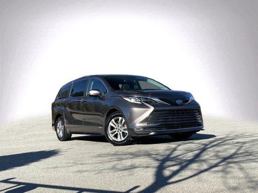 2021 Toyota Sienna Limited 7-Passenger