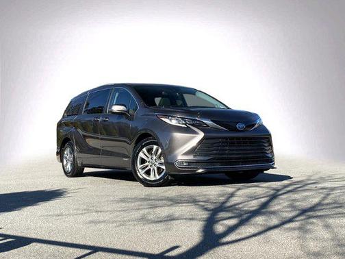 2021 Toyota Sienna Limited 7-Passenger