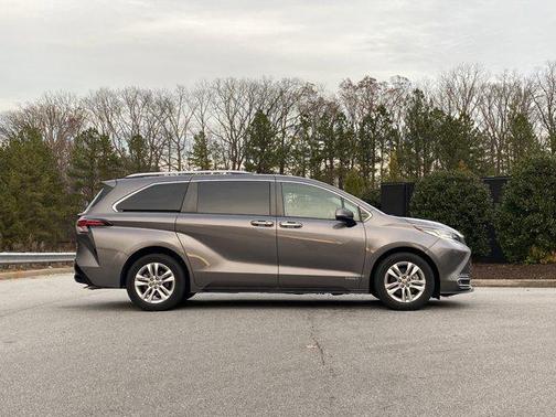 2021 Toyota Sienna Limited 7-Passenger