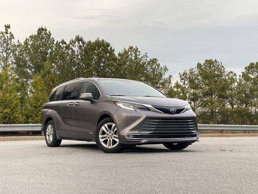 2021 Toyota Sienna Limited 7-Passenger