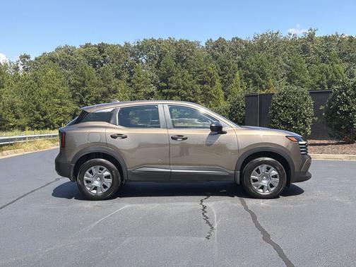 Canyon Bronze Metallic 2025 Nissan Kicks S