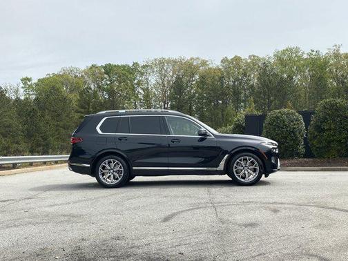 Black Sapphire Metallic 2024 BMW X7 xDrive40i