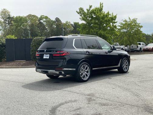 Black Sapphire Metallic 2024 BMW X7 xDrive40i