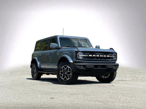 Azure Gray Metallic Tri-Coat 2024 Ford Bronco Outer Banks