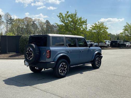 Azure Gray Metallic Tri-Coat 2024 Ford Bronco Outer Banks