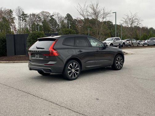 2025 Volvo XC60 B5 Plus
