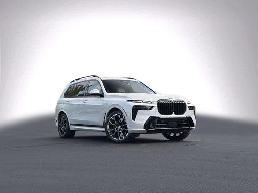 Mineral White Metallic 2023 BMW X7 xDrive40i