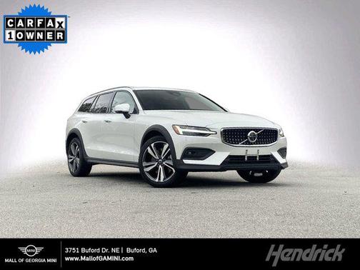 2025 Volvo V60 Cross Country Plus, B5 AWD Gas (mild hybrid)