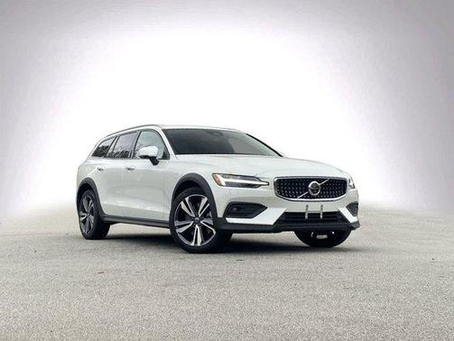 2025 Volvo V60 Cross Country Plus, B5 AWD Gas (mild hybrid)