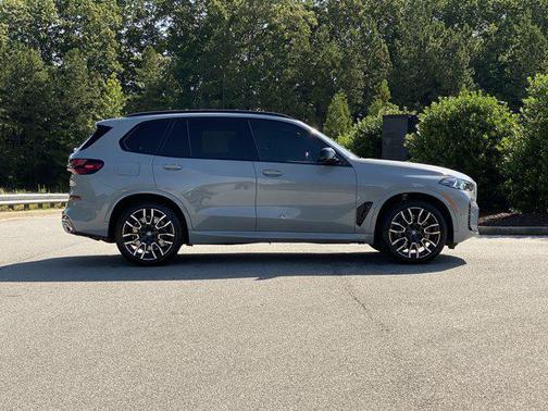 2024 BMW X5 M60i