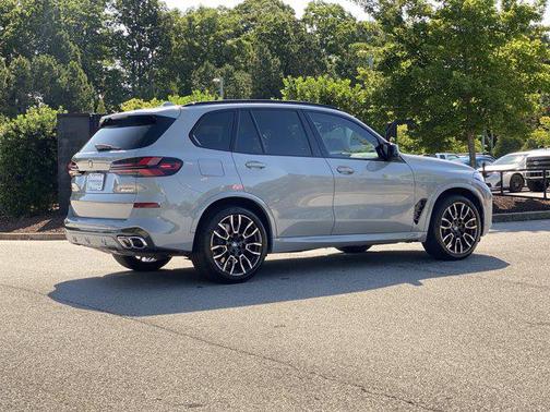 2024 BMW X5 M60i