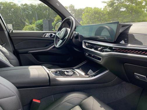 2024 BMW X5 M60i