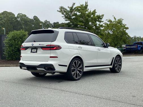 2024 BMW X7 M60i