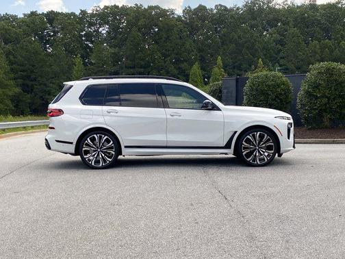 2024 BMW X7 M60i