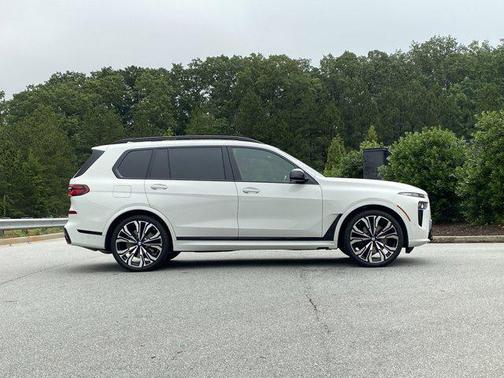 2024 BMW X7 M60i