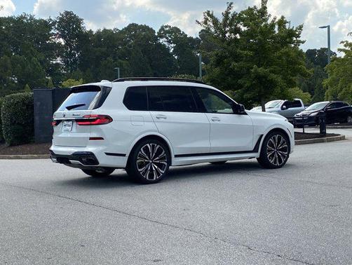 2024 BMW X7 M60i
