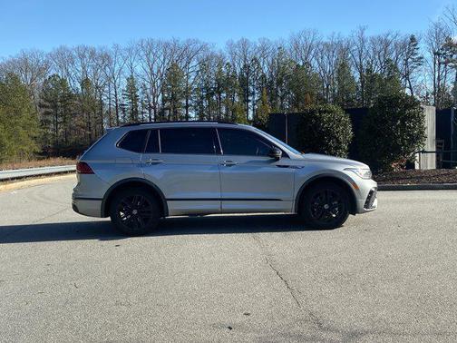 2022 Volkswagen Tiguan 2.0T SE R-Line Black