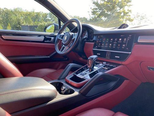 2023 Porsche Cayenne Platinum Edition