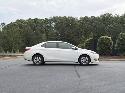 Super White 2017 Toyota Corolla L