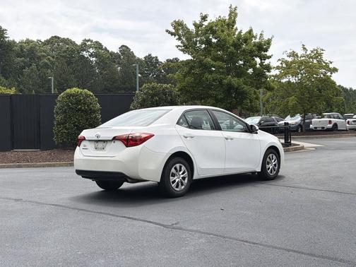 Super White 2017 Toyota Corolla L