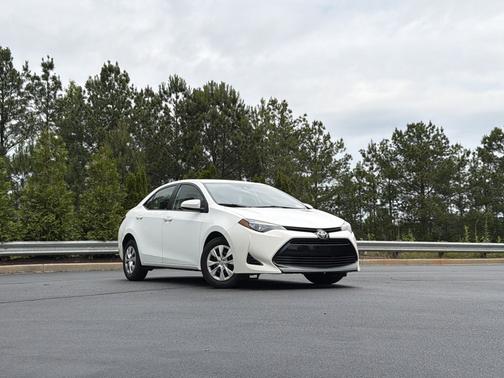 Super White 2017 Toyota Corolla L