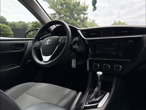 Super White 2017 Toyota Corolla L