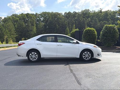 Super White 2017 Toyota Corolla L