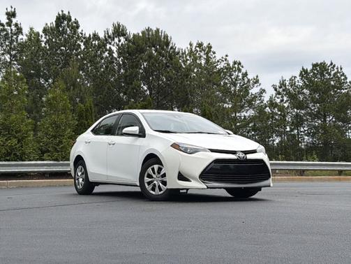 Super White 2017 Toyota Corolla L