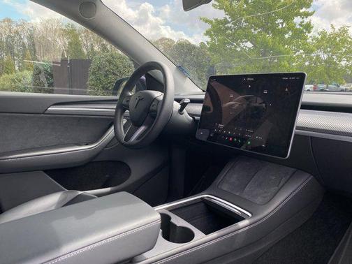 SOLID BLACK [BLACK] 2025 Tesla Model Y Performance Dual Motor All-Wheel Drive