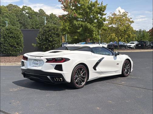 White Pearl Metallic Tricoat 2023 Chevrolet Corvette Stingray w/3LT