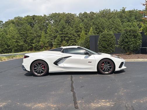White Pearl Metallic Tricoat 2023 Chevrolet Corvette Stingray w/3LT