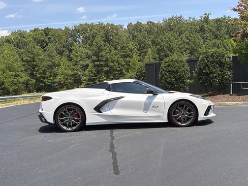 White Pearl Metallic Tricoat 2023 Chevrolet Corvette Stingray w/3LT