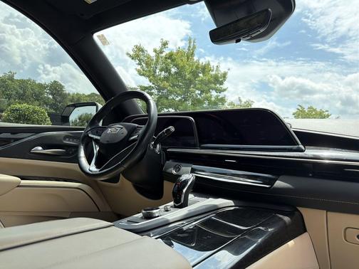 Crystal White Tricoat 2023 Cadillac Escalade ESV Premium Luxury