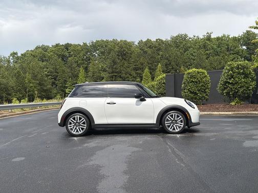Nanuq White Metallic 2026 MINI Hardtop Cooper