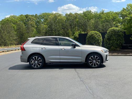 Vapour Grey Metallic 2025 Volvo XC60 B5 Plus