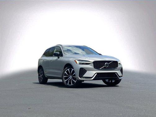 Vapour Grey Metallic 2025 Volvo XC60 B5 Plus