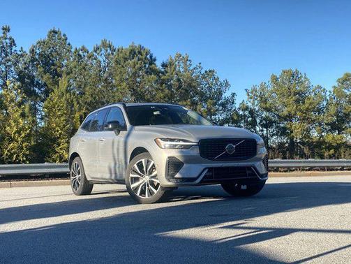 2025 Volvo XC60 B5 Plus