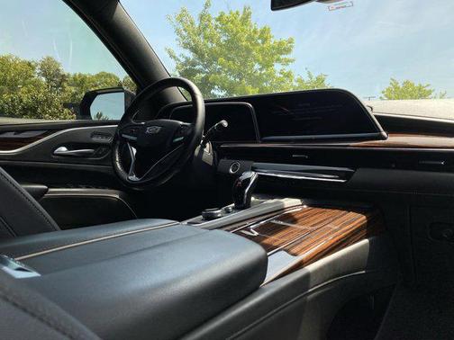 2022 Cadillac Escalade Luxury