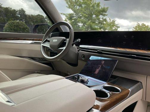 2025 Cadillac Escalade Sport Platinum