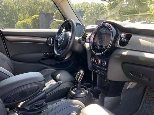 2022 MINI Hardtop Cooper