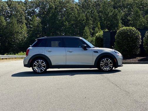 2022 MINI Hardtop Cooper