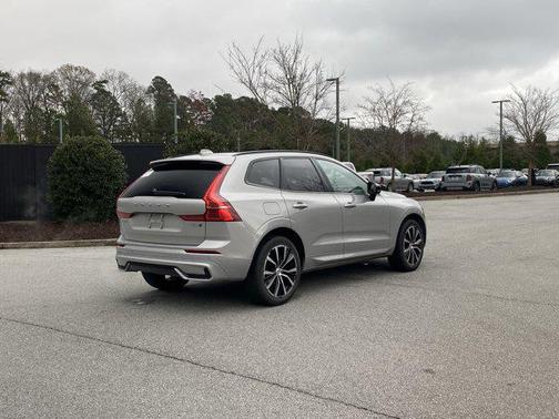 2025 Volvo XC60 B5 Plus