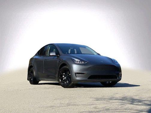 2022 Tesla Model Y Long Range Dual Motor All-Wheel Drive