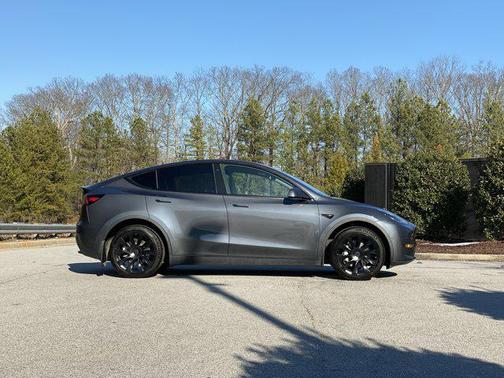 2022 Tesla Model Y Long Range Dual Motor All-Wheel Drive